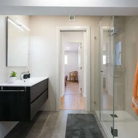 4 Bdr With Pool In Villa *