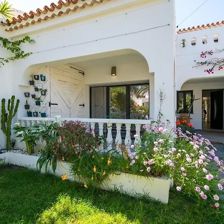 Villa 4 Bdr With Pool In *