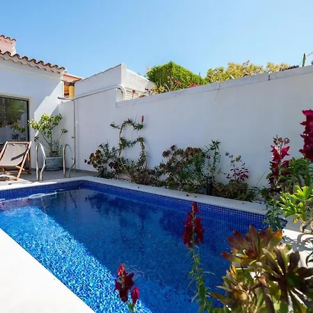 4 Bdr With Pool In Villa Lagos