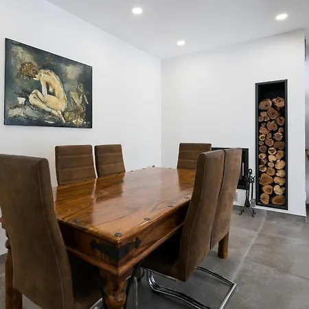 4 Bdr With Pool In Lagos