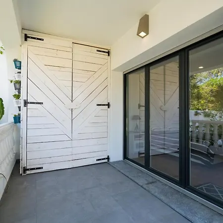 4 Bdr With Pool In Villa Lagos