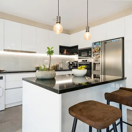 4 Bdr With Pool In Вилла *